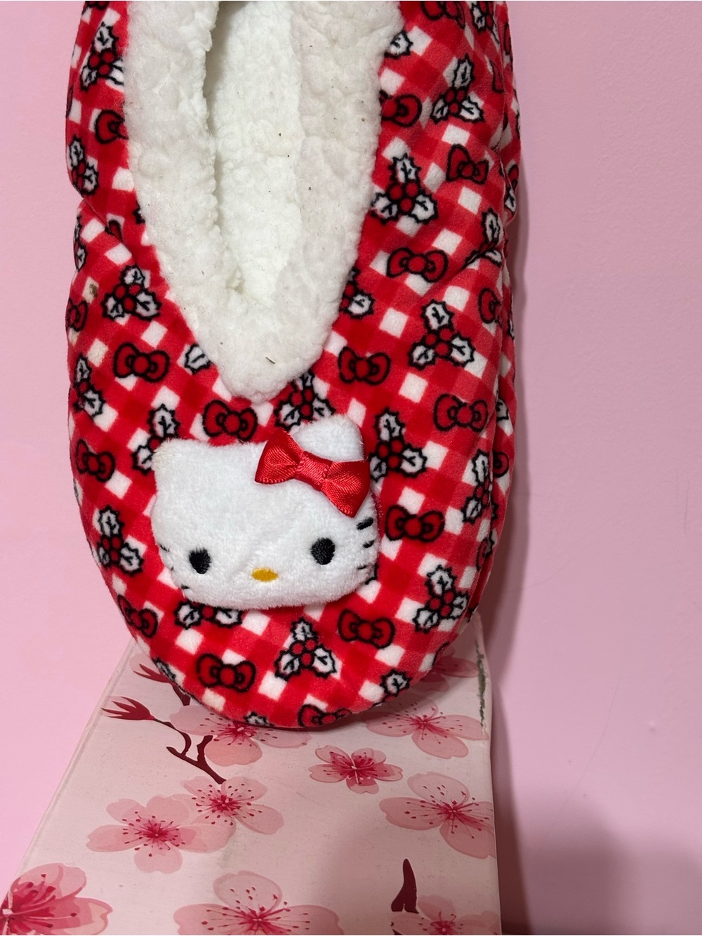Hello Kitty Slippers - Picture 2 of 3